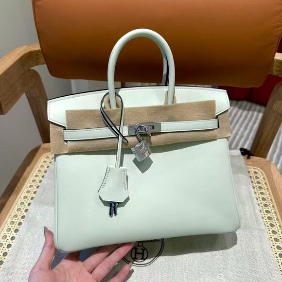 Classic Hermes Bag: A Stylish and Versatile Choice for Elegance - Picture 1 of 6